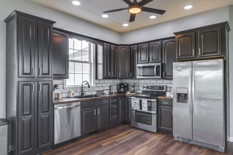 Kitchen | Cooking Basics | Drip & Keurig Coffee Maker | 1st Floor