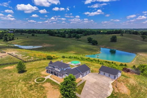 Berry Vacation Rental | 5BR | 3BA | Steps Required | 3,590 Sq Ft