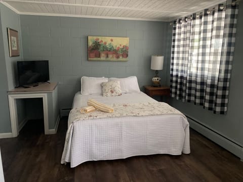 Suite20320Front20Bedroom