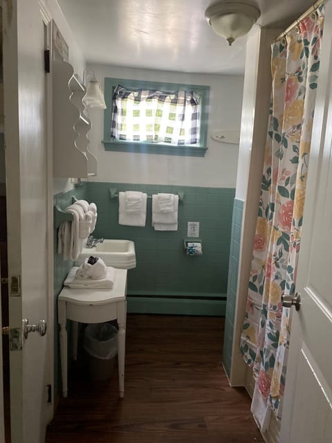 Suite20420Bathroom