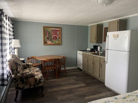 Suite20720Kitchen202