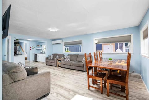 Welcome to the Cottages at Rockaway Beach Suite #5. We hope we get to host you at this Rockaway Beach rental. Please reach out with any questions.