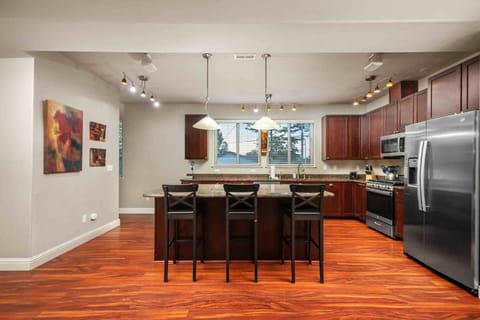 With a spacious, up to date, and fully equipped kitchen guests can cook incredible feasts.