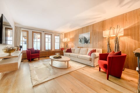 Entrance area with lounge in Chalet Lilly - Family & Friends in Lech am Arlberg.