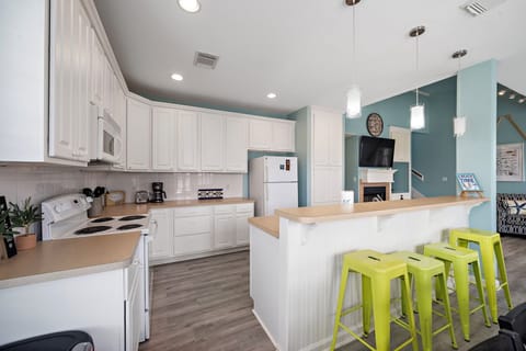 Kitchen - Countertop Seating