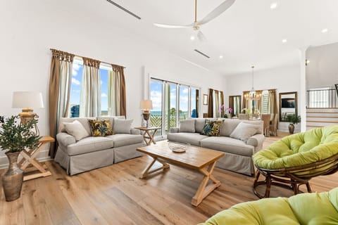 Gulf Views with Ample Seating