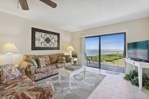 Oceanfront views right from your living room – a perfect retreat to relax and enjoy the scenery.