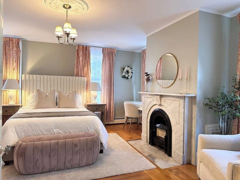 Bedroom with a touch of elegance and comfort