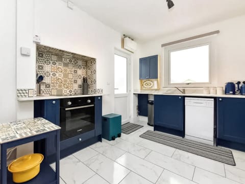 Kitchen | BrynView, Reynoldston, Gower Peninsula