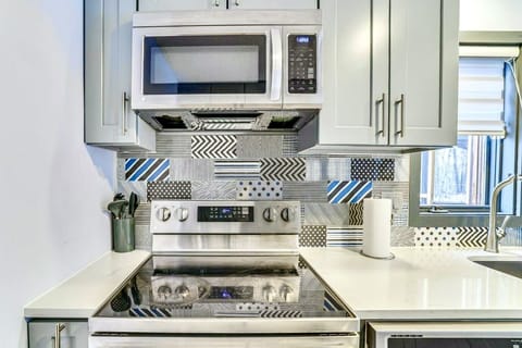 Microwave, Oven, Indoors, Kitchen, Sink