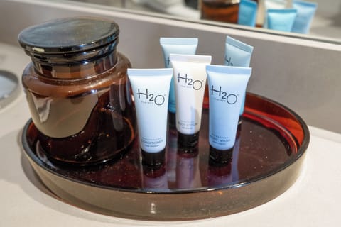 High-Quality Shampoo and Conditioner & Toileteries
