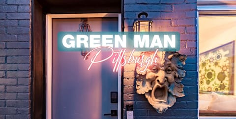 Rank One Stays presents Green Man! A peaceful enclave nestled just a block from Shiloh Street's lively atmosphere and the majestic panoramas at Grand View. Discover the perfect blend of tranquility and city vibes in this charming retreat.
