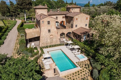 Charming holiday villa with splendid view of the Tuscan hills