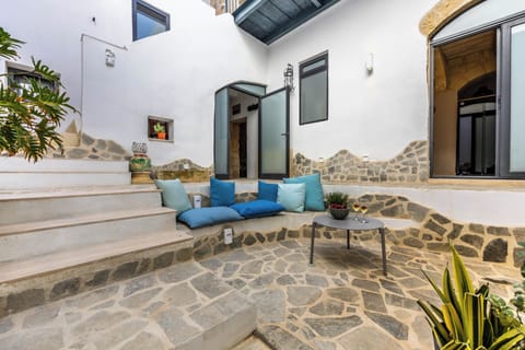 Central courtyard (1)