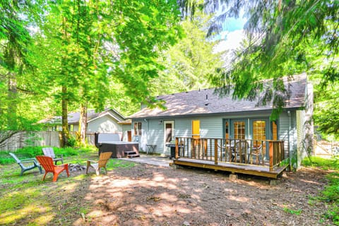 Rhododendron Vacation Rental | 3BR | 2BA | 1,176 Sq Ft | Small Step to Enter