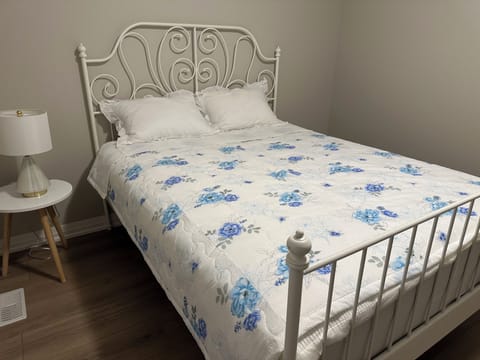 Guest Room: Queen 1 bed