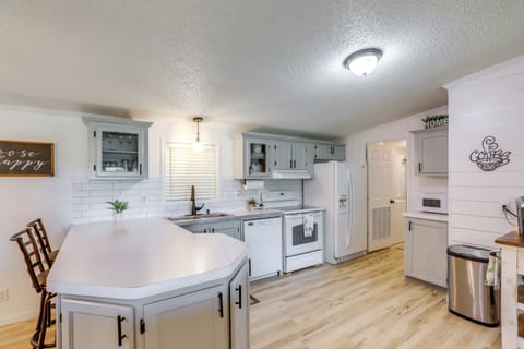 Kitchen | Cooking Basics | Toaster | Coffee Bar