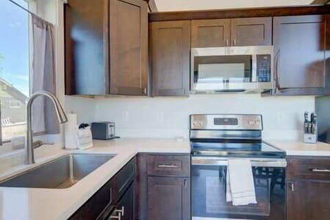 ecfa8b84-99ce-496f-8ea9-de5f57616e74