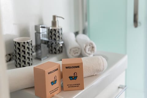 Bathroom amenities