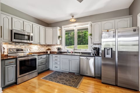 Large kitchen space - very well appointed.