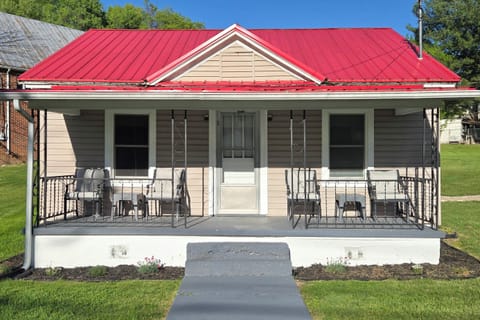 Tazewell Vacation Rental | 2BR | 1BA | 750 Sq Ft | 3 Steps to Enter