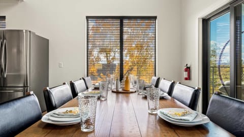 4 Bedroom Cabin with Hot Tub Game Room Mountain Views Lodges at