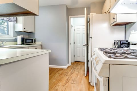 Kitchen | Cooking Basics | Keurig (Pods Provided) | Main Level