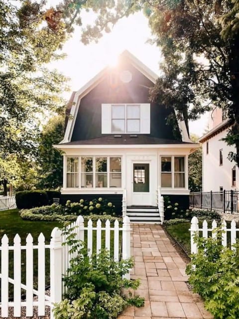 Welcome to the Boxwood Cottage!