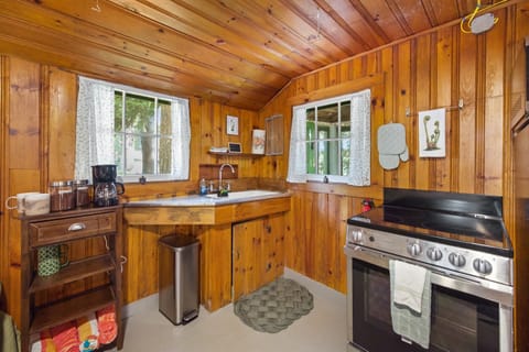 Fully equipped, electric cooktop stove, mini fridge, microwave, drip coffee maker, cooking basics, dishware, utensils