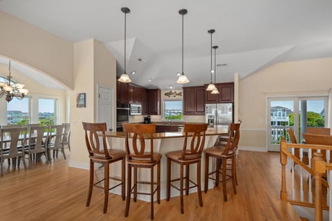 WH237: Chillin' the Most | TL Kitchen Area - Island Seating for 6