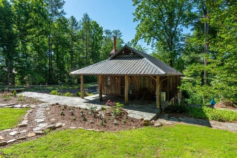 Welcome to Pine Knot Cabin!