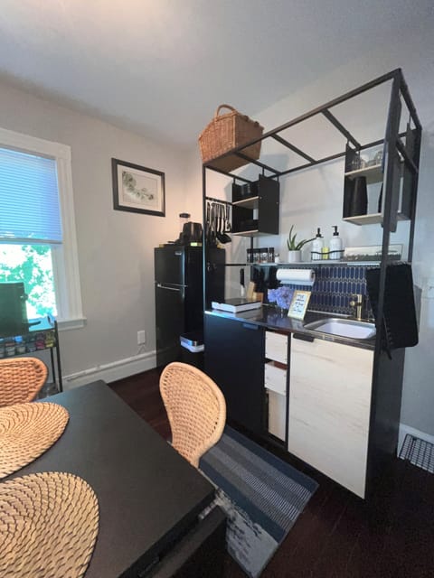 Kitchen amenities galore! Dining for 4 with leaf