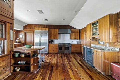 Middle Cabin Full Kitchen