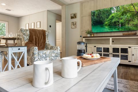 Light-filled living at its finest. Enjoy plush seating, designer accents, and a warm atmosphere in the heart of our home.