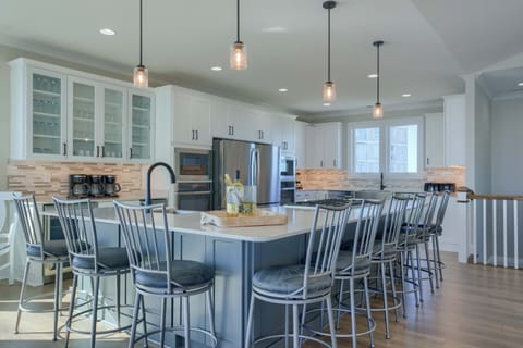 Kitchen Island/Bar Seating