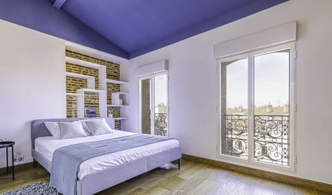 Chambre à coucher avec salle de bain et dressing attenant