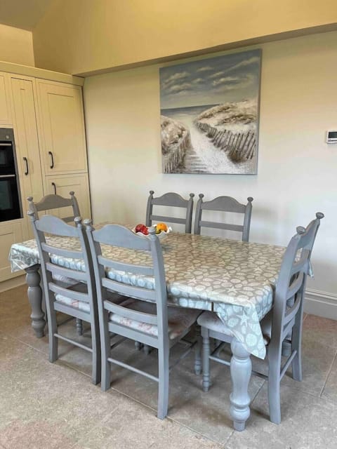 Kitchen / dining area