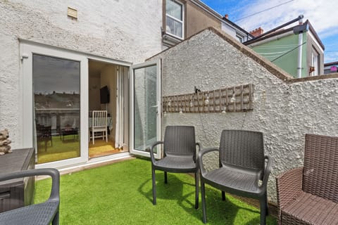 Close to town, beach and shops