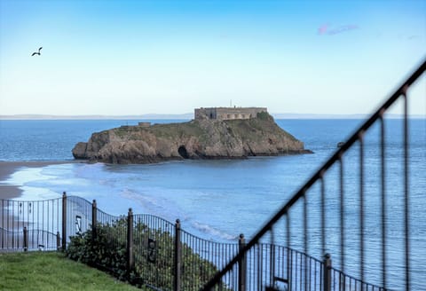 Close to town, beach and shops