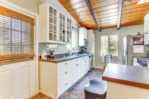 Kitchen | Keurig Coffee Maker | Cooking Basics