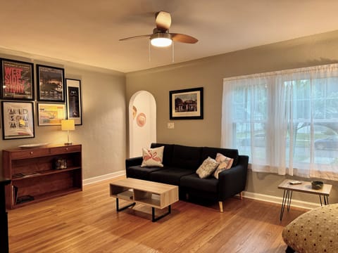 Living room
