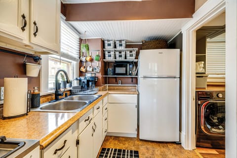 Kitchen | Crockpot | Blender