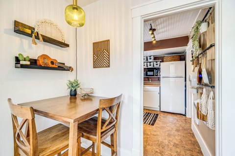 Dining Area | Dishware & Flatware