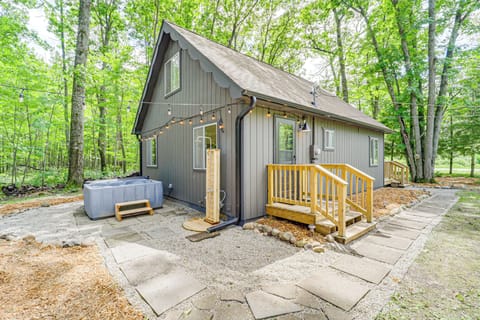 Roscommon Vacation Rental | 3BR | 1BA | Steps Required | 1,200 Sq Ft