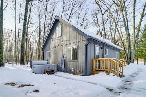 Roscommon Vacation Rental | 3BR | 1BA | Steps Required | 1,200 Sq Ft