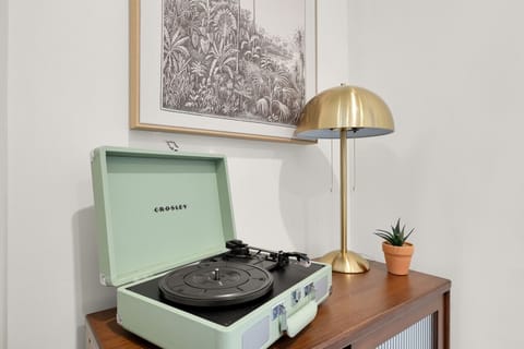 Bluetooth Record Player & Console Filled with Games