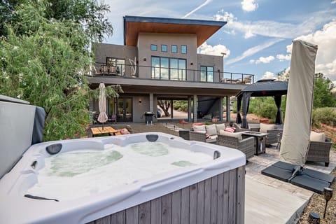 hot tub and modern design