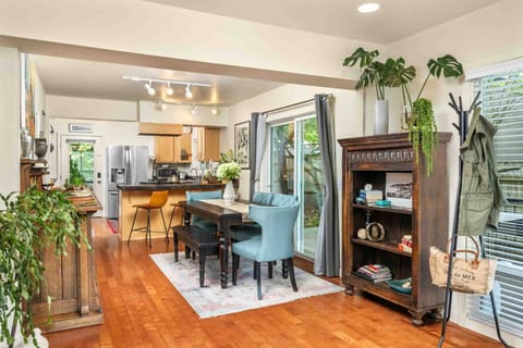 Welcome to South Burlingame Hideaway! Please enjoy this one of a kind rental in the heart of south Portland!