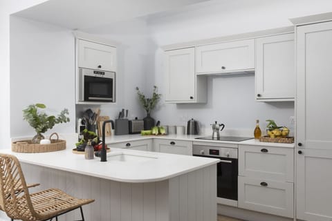 Spacious kitchen with appliances ready to use - The Elms
