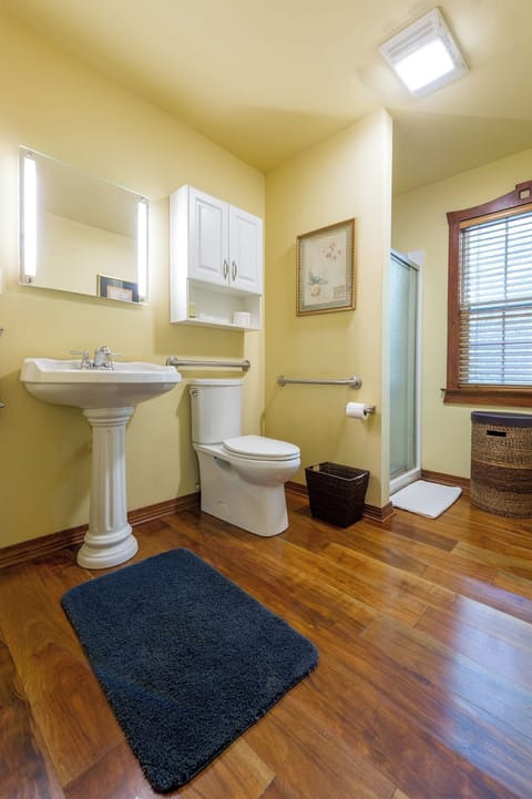 Oriental Suite bathroom with shower